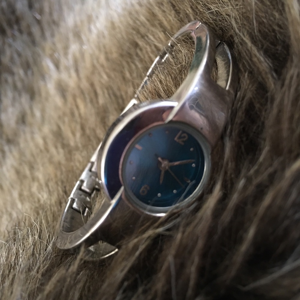 Ladies Faded Glory silver tone blue face watch
